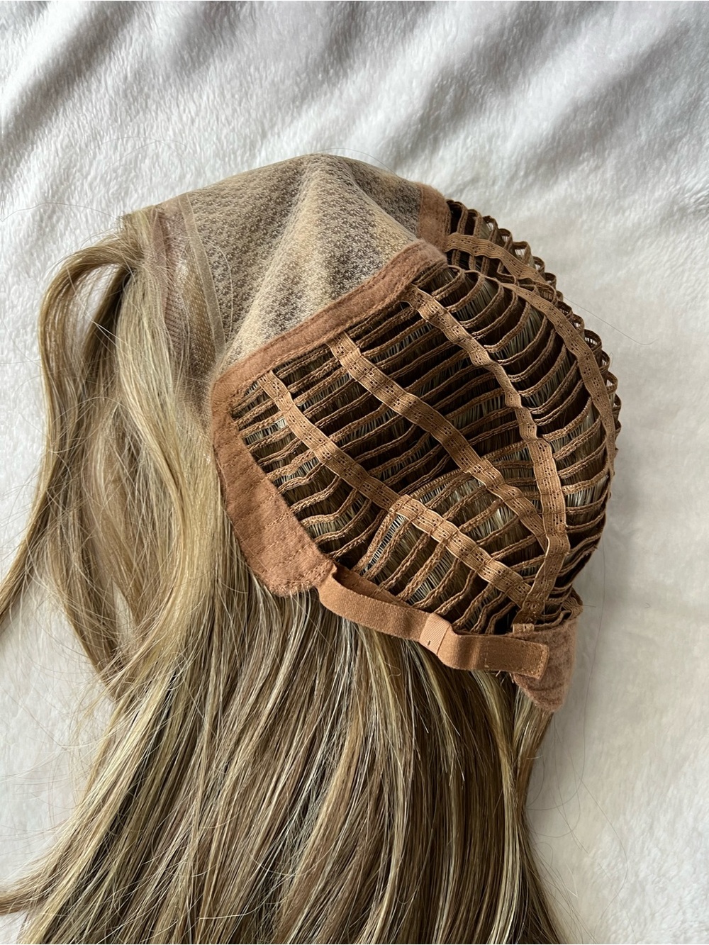 15โ Light Brown with blonde highlights Synthetic Wig - Picture 13 of 16